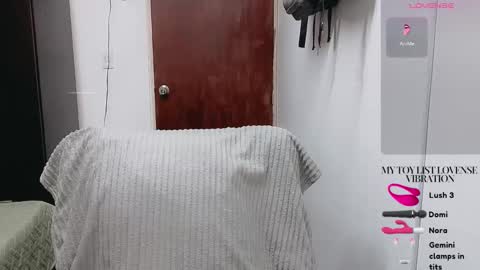 Snapshot of melissa_and_dany chatting on 12.20.25 Melissas Corner online show from 12.20.25