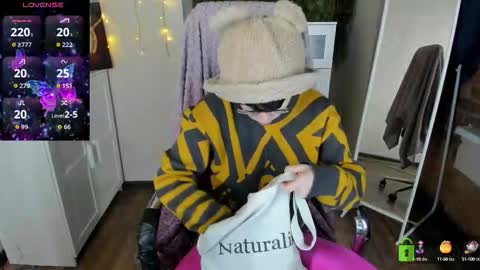 Snapshot of melissa_wells chatting on 10.04.25 Melissa online show from 10.04.25