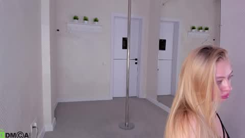 Snapshot of melissa_whitee chatting on 10.14.25 Melissa online show from 10.14.25