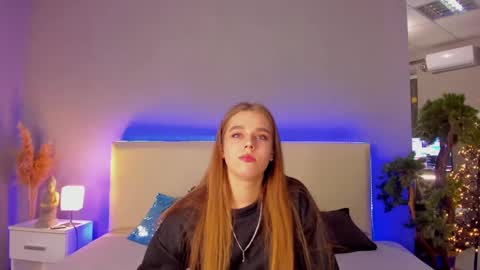Snapshot of melissacrayzy chatting on 02.18.25 MelissaCrayzy online show from 02.18.25