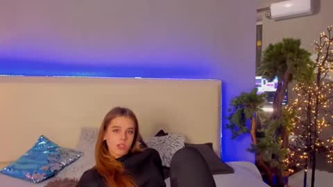 Snapshot of melissacrayzy chatting on 02.18.25 MelissaCrayzy online show from 02.18.25