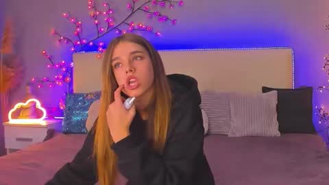 Snapshot of melissacrayzy chatting on 10.11.25 MelissaCrayzy online show from 10.11.25