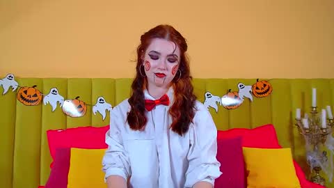 Snapshot of melissamays chatting on 10.31.25 Melissa online show from 10.31.25