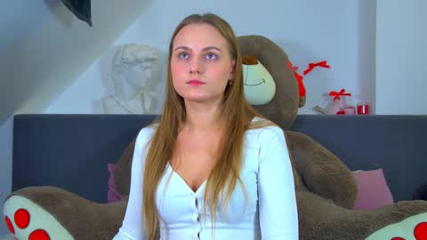 Snapshot of melissamelrey chatting on 10.22.25 MelissaBerry online show from 10.22.25