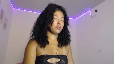 Snapshot of mell_rossi chatting on 10.07.25 mell_rossi online show from 10.07.25