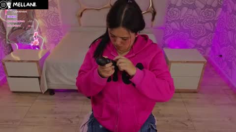 Snapshot of mellani_tay chatting on 10.02.25 Mellani online show from 10.02.25