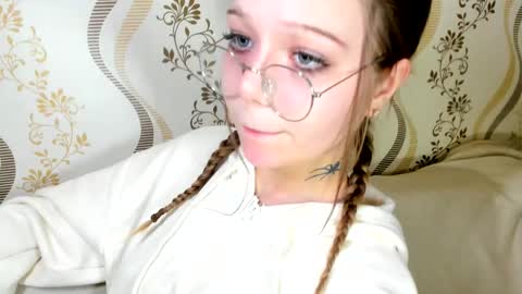 MelMooon online show from 11.11.25