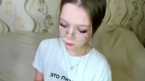 MelMooon online show from 12.18.25