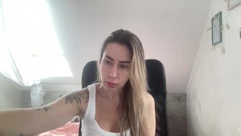 Snapshot of melodie_sweet chatting on 10.03.25 Melodie online show from 10.03.25