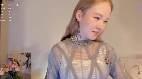 Snapshot of melodievejar chatting on 12.23.25 melodievejar online show from 12.23.25