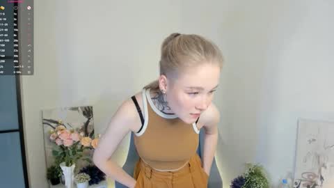 Snapshot of melodievejar chatting on 01.10.26 melodievejar online show from 01.10.26