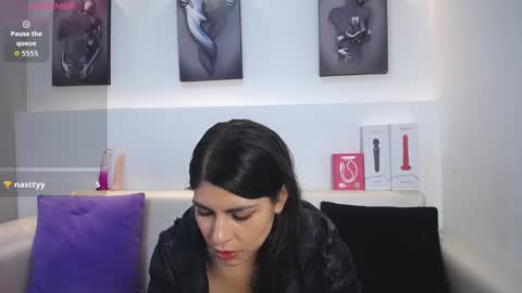 Snapshot of melodiroux_ chatting on 01.06.26 Melodi online show from 01.06.26