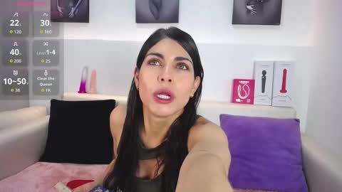 Snapshot of melodiroux_ chatting on 01.12.26 Melodi online show from 01.12.26