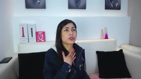 Snapshot of melodiroux_ chatting on 02.03.26 Melodi online show from 02.03.26