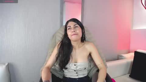 Snapshot of melodiroux_ chatting on 02.24.26 Melodi online show from 02.24.26