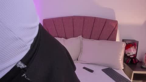  Leslie  online show from 01.08.26