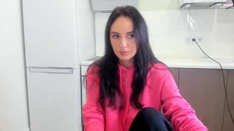 Snapshot of melodyhewit chatting on 11.19.25 Masha online show from 11.19.25