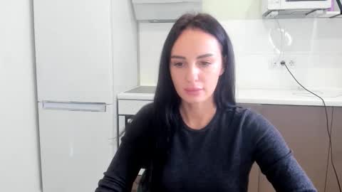 Snapshot of melodyhewit chatting on 11.22.25 Masha online show from 11.22.25