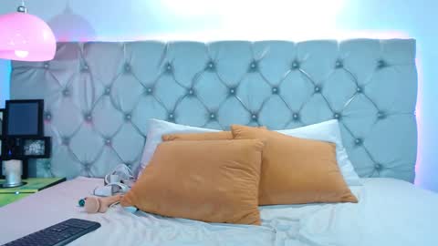 Snapshot of melodymansson chatting on 12.28.24 Luisa Castro online show from 12.28.24