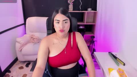 Snapshot of melodysnow chatting on 10.28.25 melodysnow online show from 10.28.25