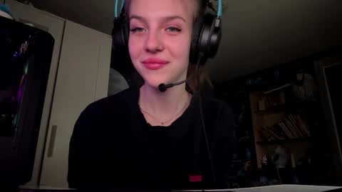 Hi Im Aria 18 years old online show from 09.18.25