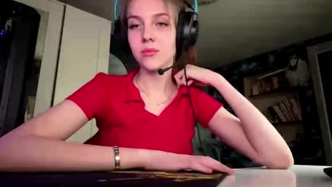 Hi Im Aria 18 years old online show from 09.19.25