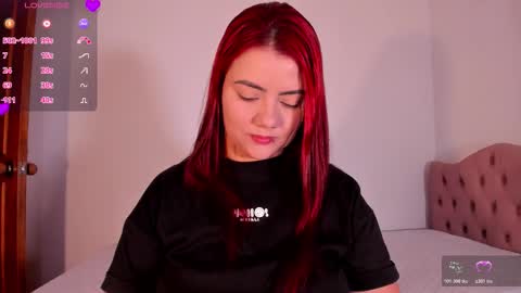 Snapshot of mely_rosee chatting on 12.17.25 online show from 12.17.25