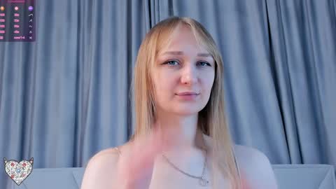 Snapshot of memento_mary chatting on 02.07.25 The princess of your dreams online show from 02.07.25
