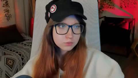 Snapshot of memorycadence chatting on 10.05.25 Mia online show from 10.05.25