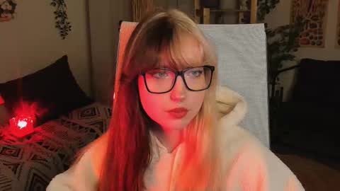 Snapshot of memorycadence chatting on 10.26.25 Mia online show from 10.26.25