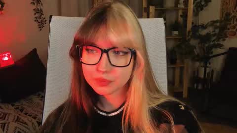 Snapshot of memorycadence chatting on 10.29.25 Mia online show from 10.29.25