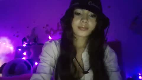 Snapshot of mena_hicks chatting on 12.03.25 Heart online show from 12.03.25