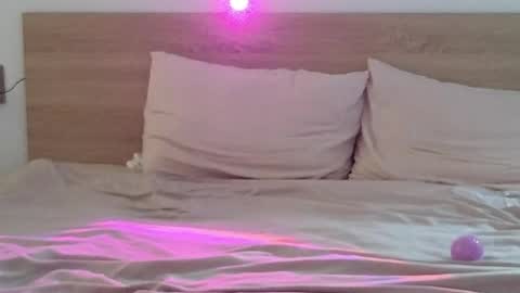 Snapshot of mencialo chatting on 05.24.26 Mencialo online show from 05.24.26