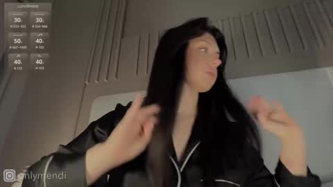 Snapshot of menndi chatting on 09.23.25 menndi online show from 09.23.25