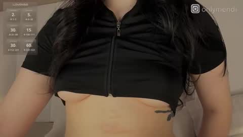 Snapshot of menndi chatting on 10.31.25 menndi online show from 10.31.25