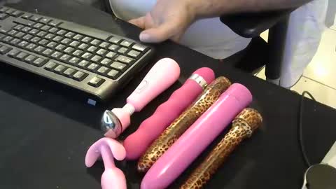 Snapshot of mentosgum chatting on 09.28.25 mentosgum online show from 09.28.25