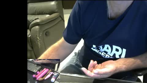 Snapshot of mentosgum chatting on 10.30.25 mentosgum online show from 10.30.25