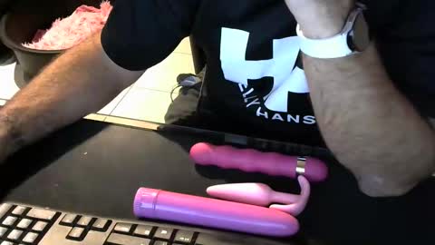 Snapshot of mentosgum chatting on 12.13.25 mentosgum online show from 12.13.25