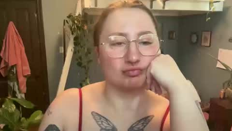 Snapshot of meowmaxx chatting on 04.08.26 meowmaxx online show from 04.08.26