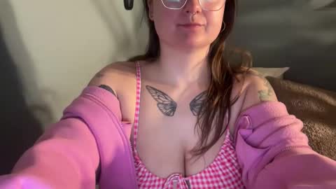 Snapshot of meowmaxx chatting on 04.10.26 meowmaxx online show from 04.10.26