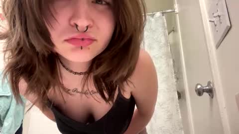 Snapshot of meowmeowkitti69 chatting on 11.05.25 meowmeowkitti69 online show from 11.05.25