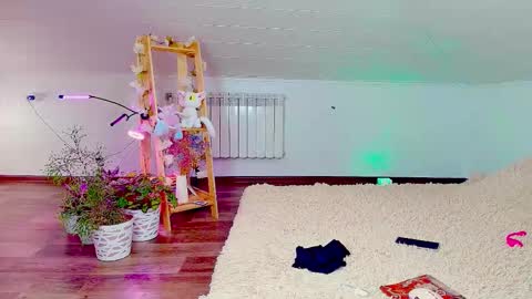 Snapshot of meowroslava chatting on 11.13.25 meowroslava online show from 11.13.25