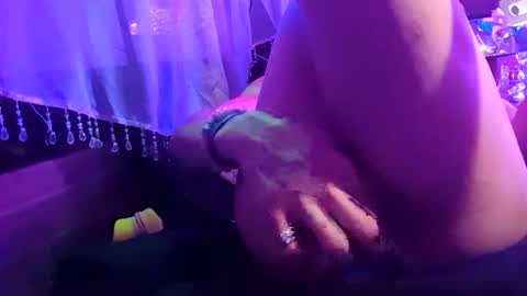 gurlnips online show from 11.04.25