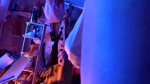 gurlnips online show from 11.19.25