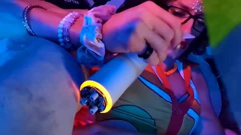 gurlnips online show from 12.03.25