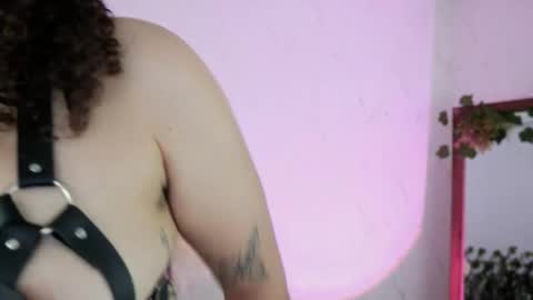 Snapshot of merida_bell18 chatting on 11.21.25 Merida Bell online show from 11.21.25