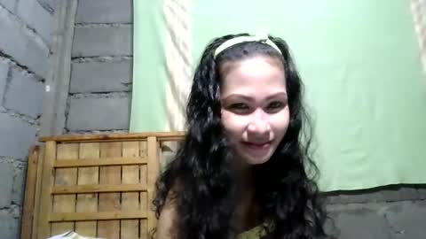 Snapshot of merietiny chatting on 12.28.24 merietiny online show from 12.28.24