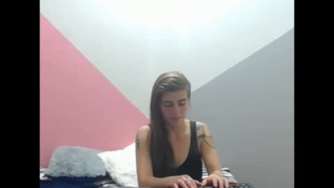 Snapshot of merily_duff chatting on 11.06.25 MERILY online show from 11.06.25