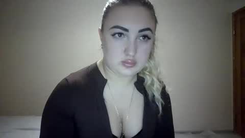 Snapshot of meriwoulders chatting on 04.25.26 MeriWoulders online show from 04.25.26