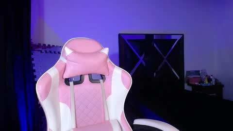 Snapshot of merlin__18 chatting on 12.23.25 Merlin 18 online show from 12.23.25